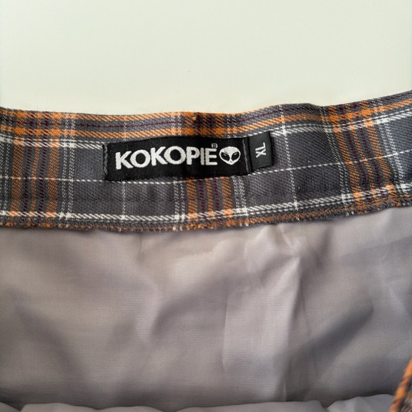 Stylish Plaid Mini Skirt in Gray and Brown - Picture 4 of 5